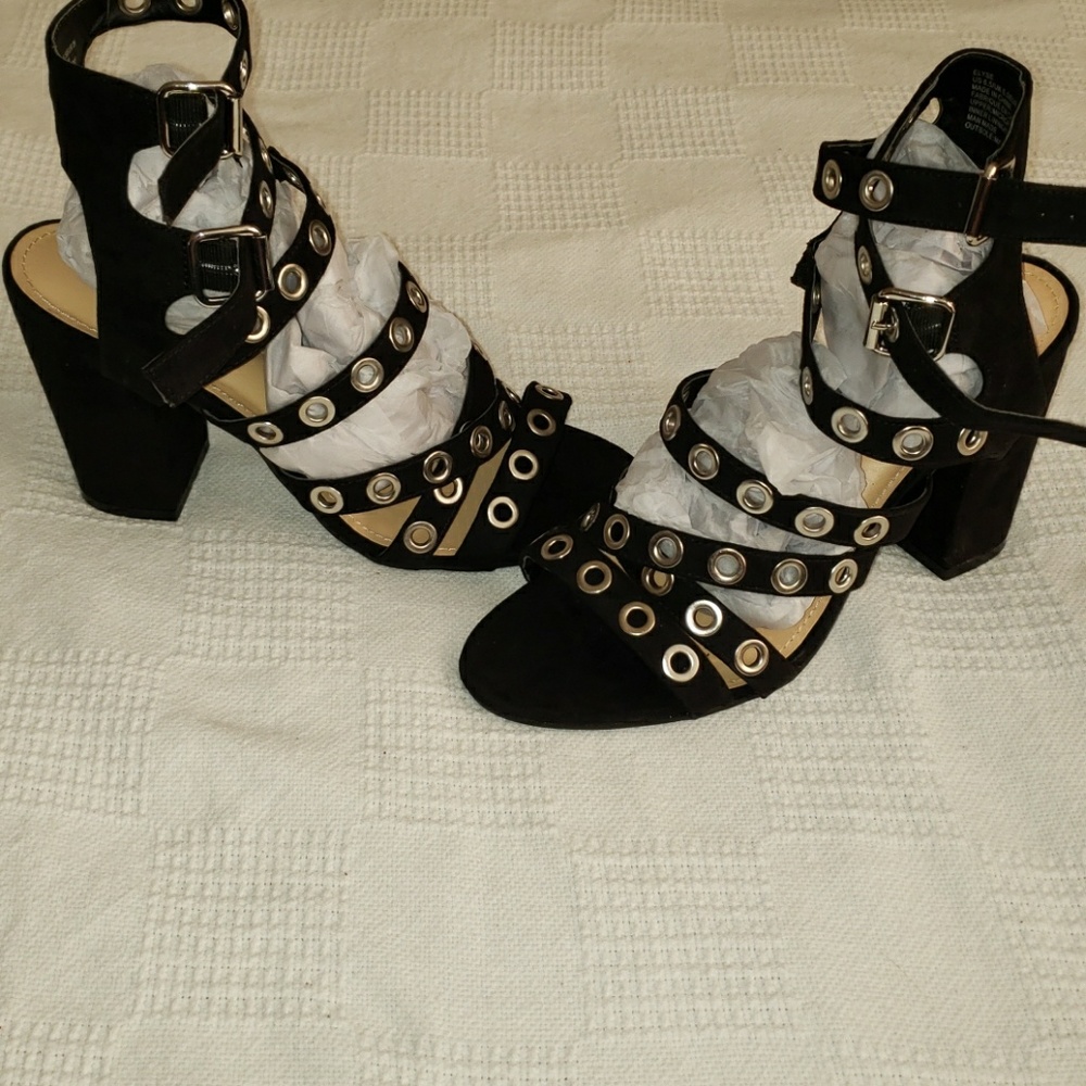 Shoes - Picture 2 of 4